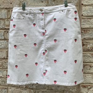 Lilly Pulitzer White Denim Strawberry Embroidered Skirt 8